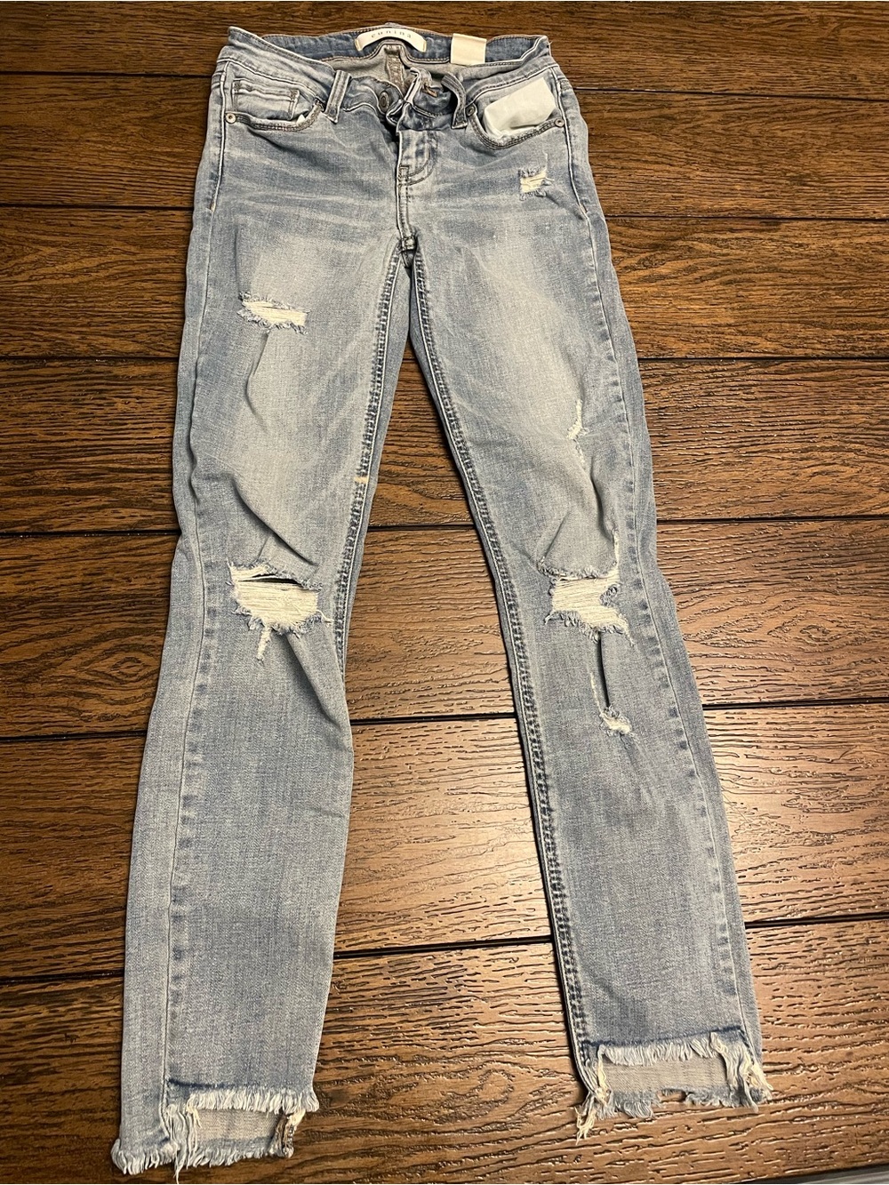 Eunina Light Wash Distressed Women’s Jeans